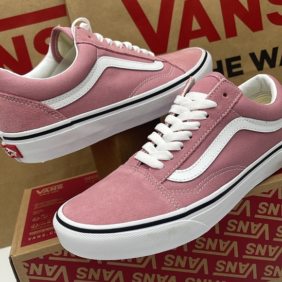 Vans WMNS Pink and White Sneakers Old Skool
Color Theory Foxglove
VN000CT8C3S - Picture 10 of 16